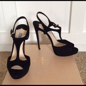 ✨HP✨Gorgeous Authentic Prada platform suede heels